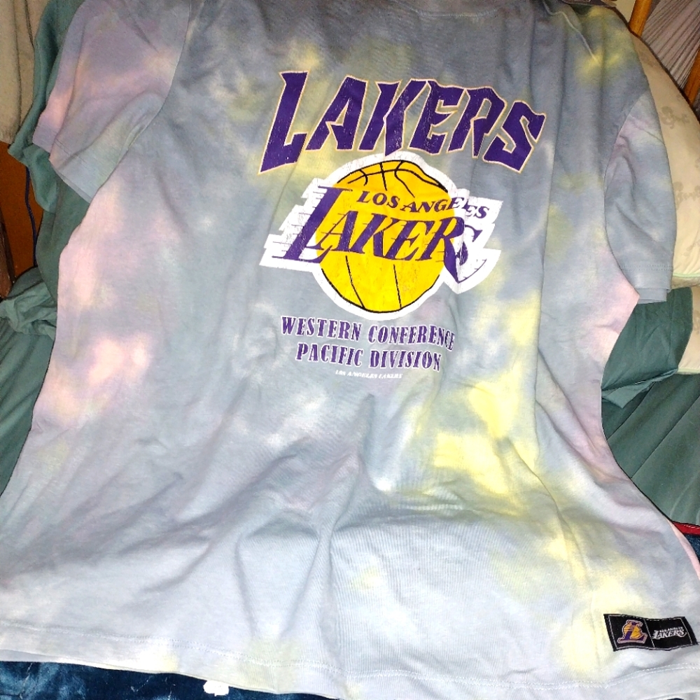 Men's Medium LA Lakers Shirt and Medium Lakers Shorts and LA Lakers Hat